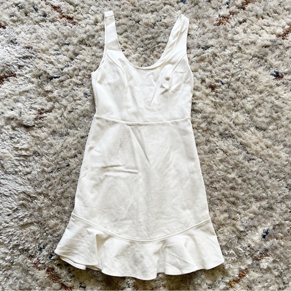 Robe Courte Blanche Ali & Jay Taille S - Off Shoulder à Motifs Floraux